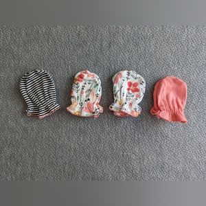 *FREE WITH ANY BUNDLE* Lot of 4 pairs of baby mittens
